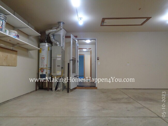 Building Photo - 405 Lavender St