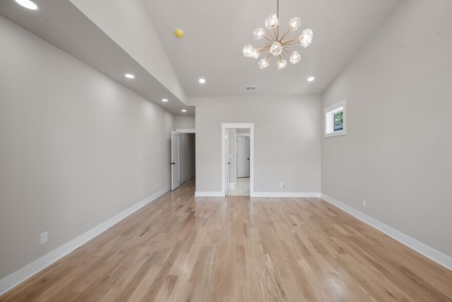 Building Photo - 2523 W Heiman St