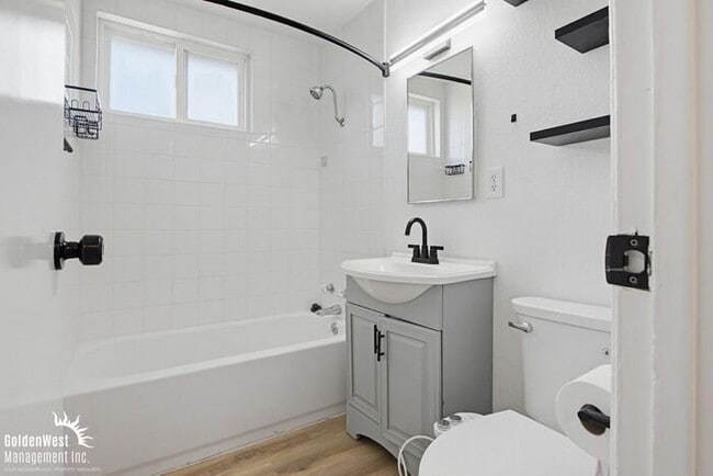 Building Photo - Bright and Inviting 2Bdm 1Ba Home in Escondido.