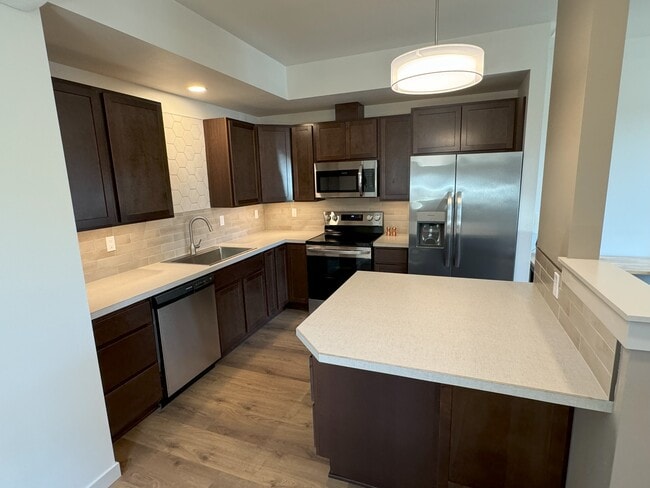 Building Photo - 801 N 16th Ave