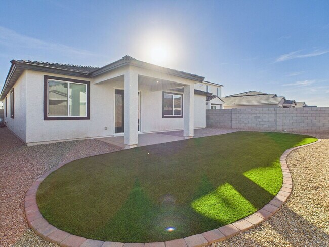 Building Photo - NORTH COPPER CANYON BRAND NEW BEAUTY