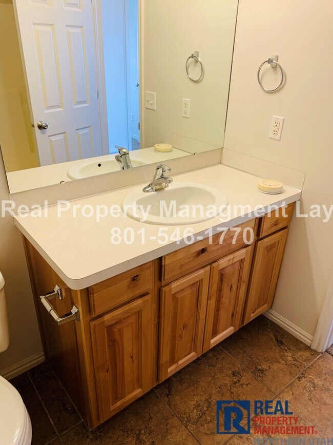 Building Photo - Cozy 2 Bedroom South Ogden Townhome Available Now!