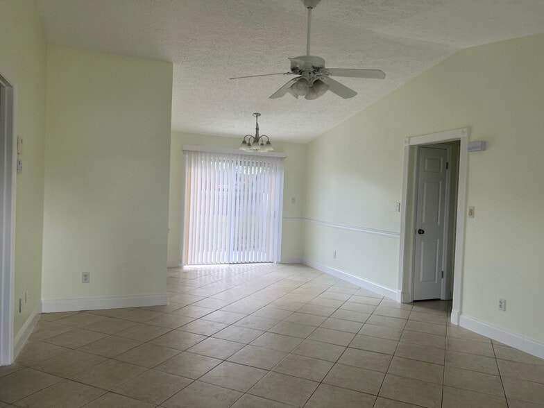 Building Photo - 8622 Brackenwood Dr