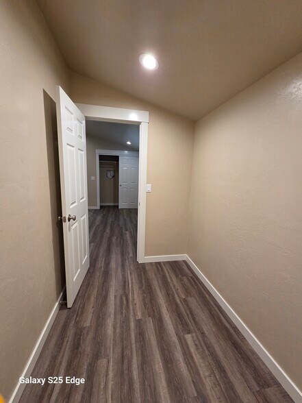 Building Photo - 4050 N US Highway 101