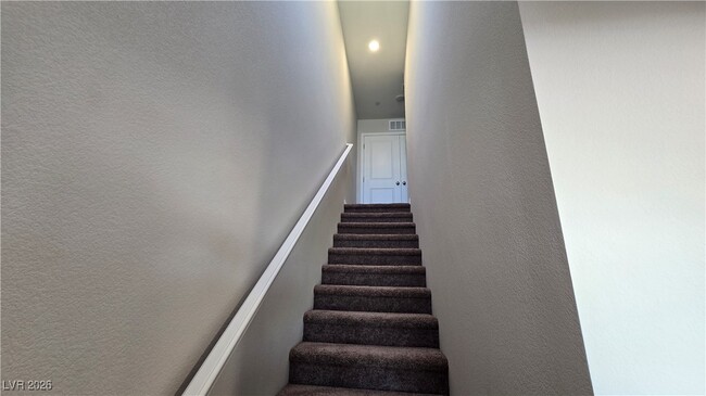 Building Photo - 853 Angwin Ln