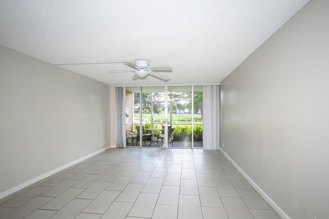 Building Photo - 9441 Live Oak Pl