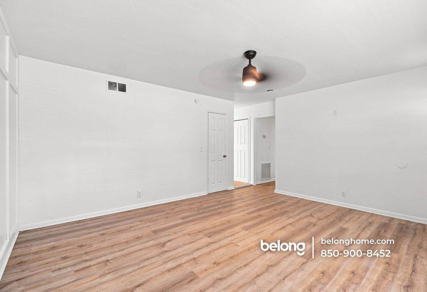 Building Photo - 6011 Greenwood Ln