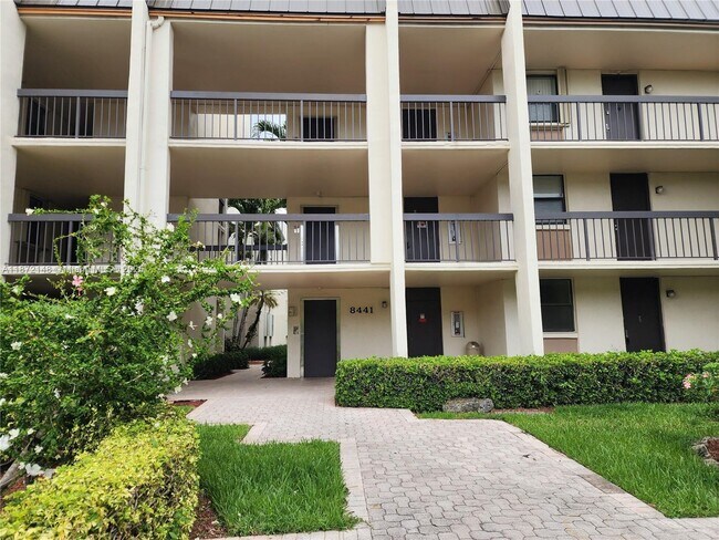 Primary Photo - 8441 Forest Hills Dr