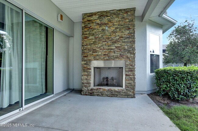 Building Photo - 1637 Fenton Ave