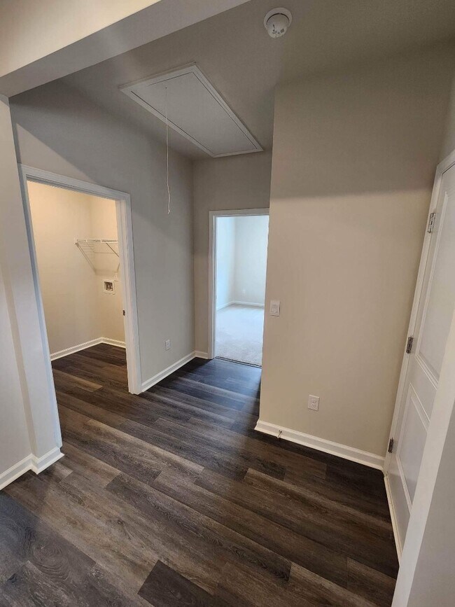 Building Photo - 323 Vaccaro Dr