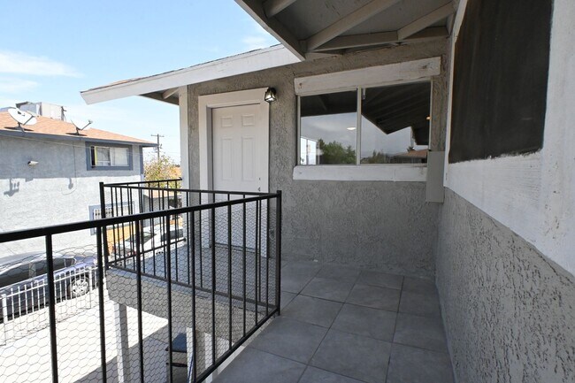 Building Photo - 2 Bedroom Apartment -Las Vegas -NO PETS -1...