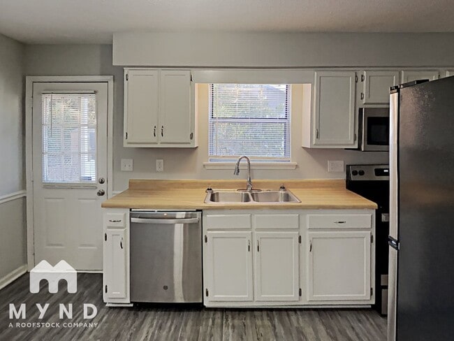 Building Photo - 915 Horton Rd