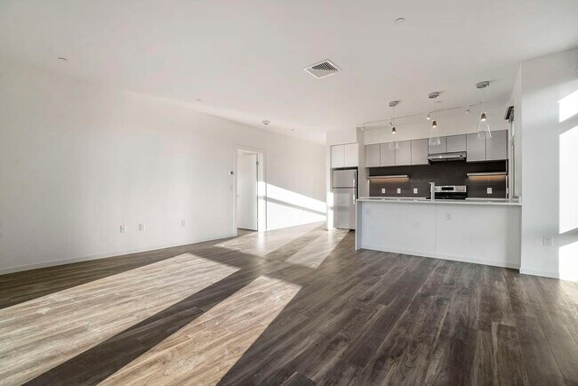 Building Photo - 839 Beacon St