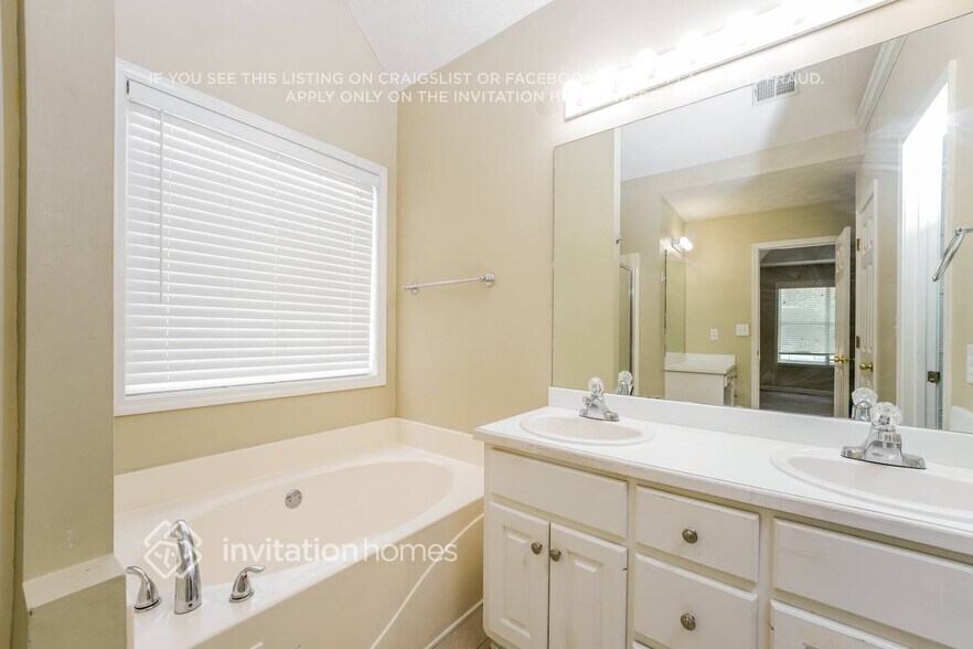 Building Photo - 820 Cambridge Creek Dr SW