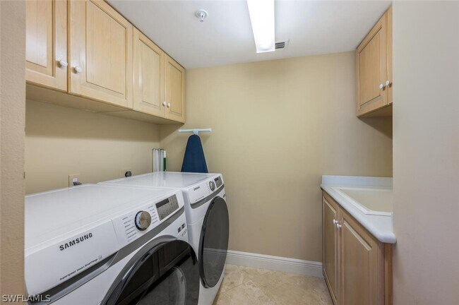 Building Photo - 20 Seagate Dr