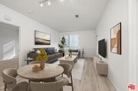 Building Photo - 6400 Crescent Prk E