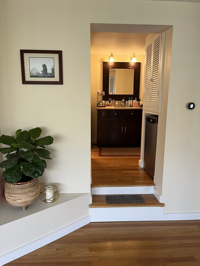 Building Photo - 172 Ponus Ave