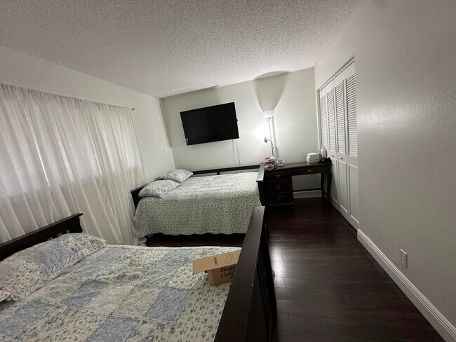 Building Photo - 5220 Las Verdes Cir