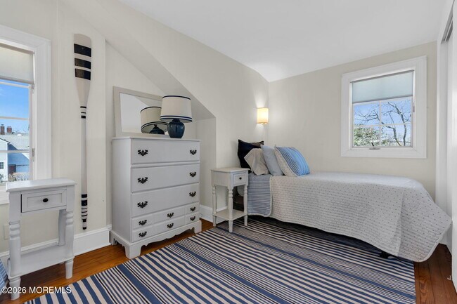 Building Photo - 215 Neptune Pl