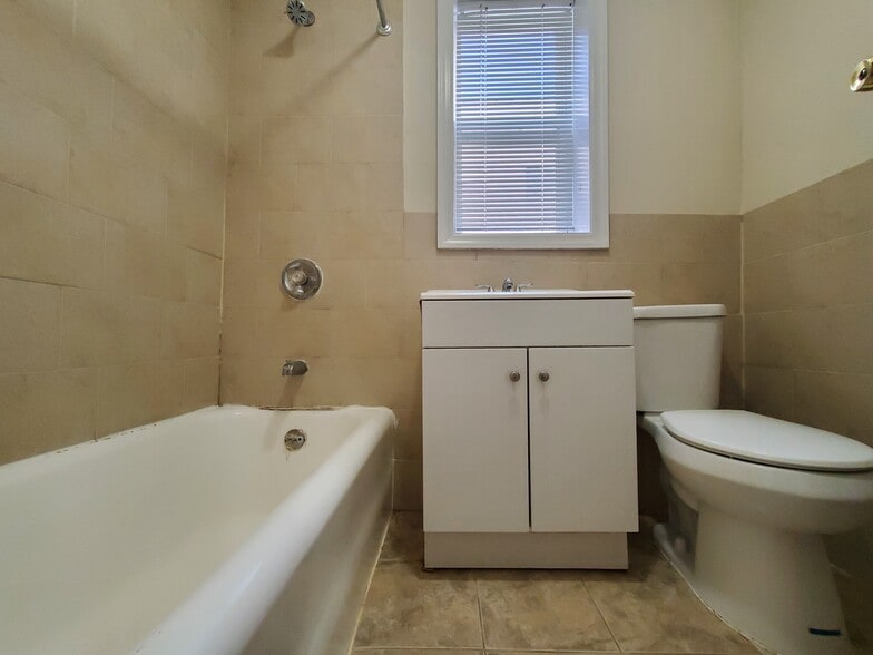 115 Fairview Ave 35 - 111 Fairview Ave