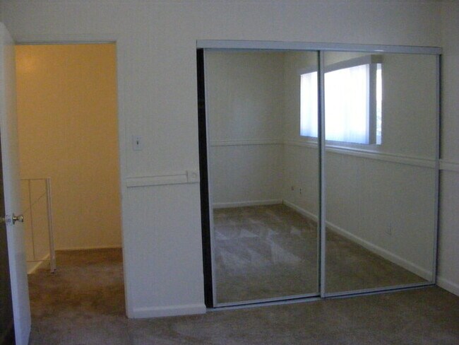 Building Photo - 8823 Salmon Falls Dr