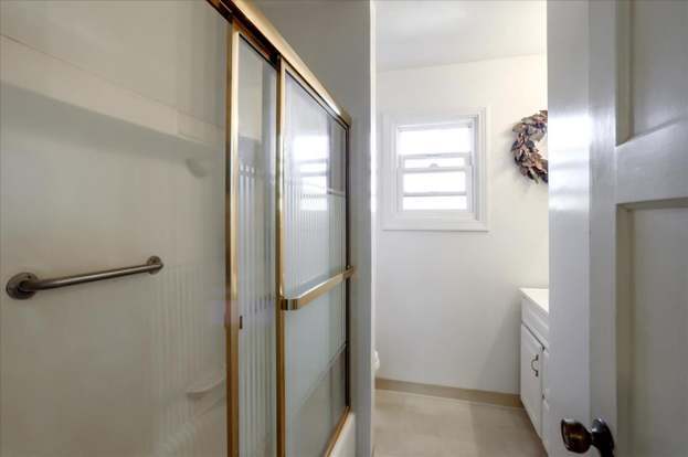 Building Photo - 225 Mortimer Ln
