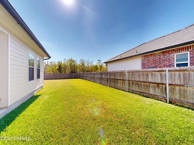 Building Photo - 405 Dunvegan Ct