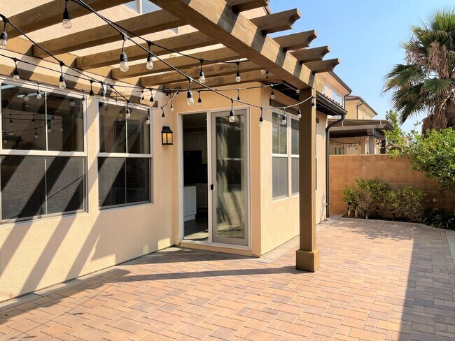 Building Photo - Gorgeous 3 bedroom home In the heart of Ir...