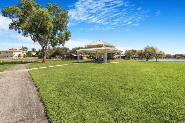 Building Photo - 11175 SW 17th Manor