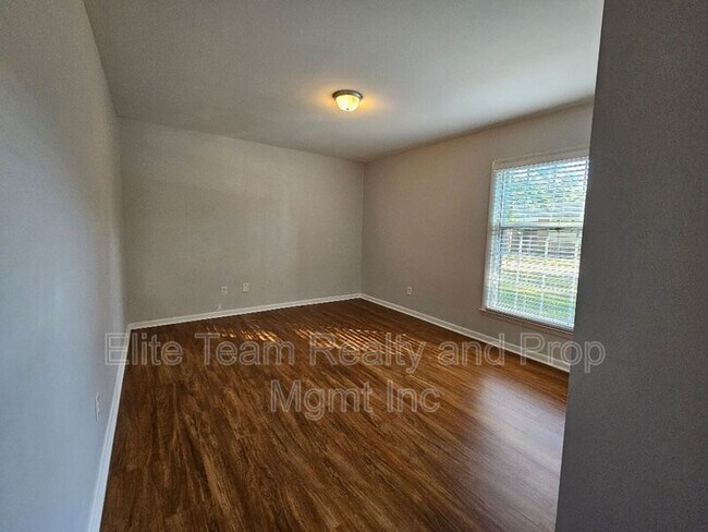 Building Photo - 4604 Coronado Dr