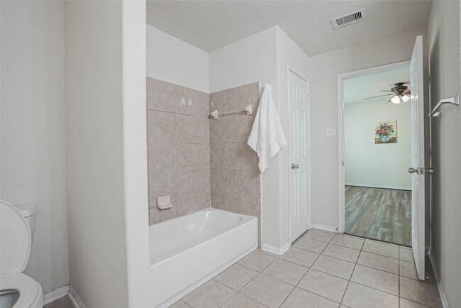 Building Photo - 3050 Thicket Path Way