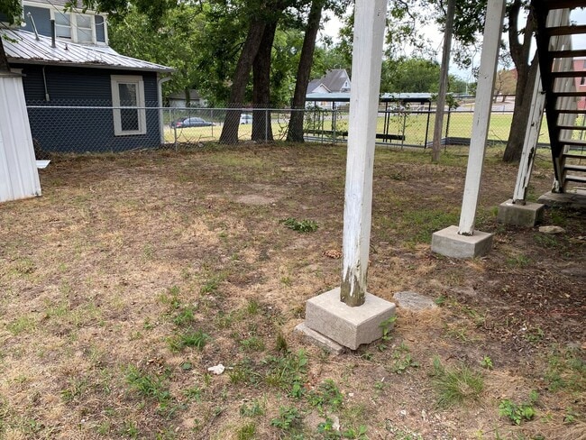 Building Photo - Cozy 2-Bedroom House **$300 Off Move In Sp...