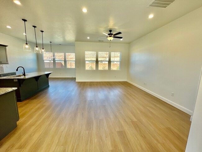 Building Photo - Four-Bedroom Home in Washington Fields
