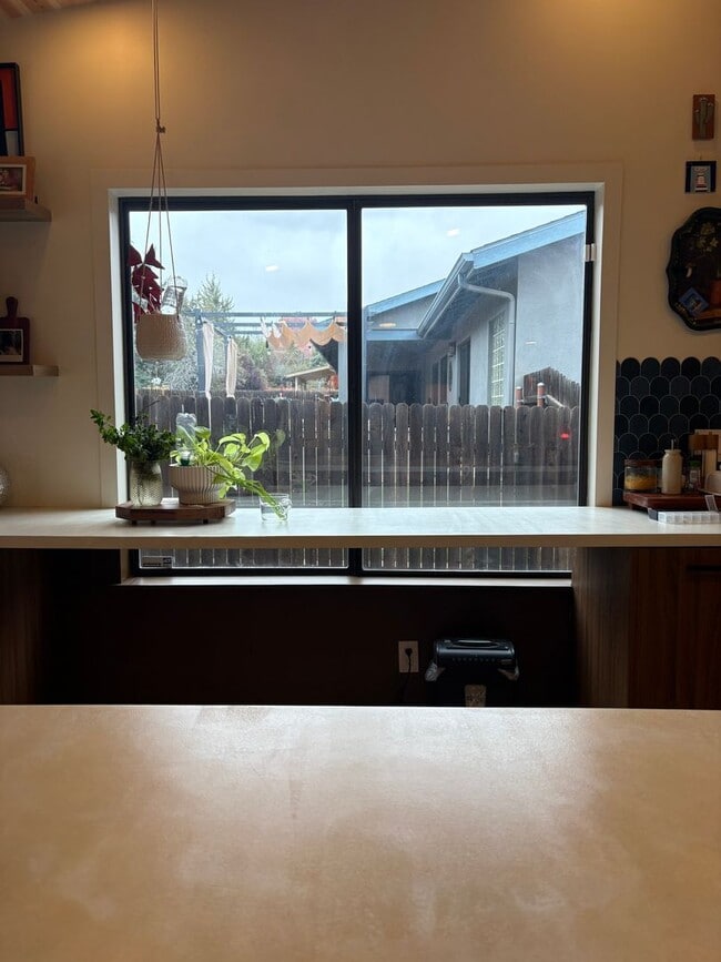 Building Photo - 1-Year Long-Term Rental