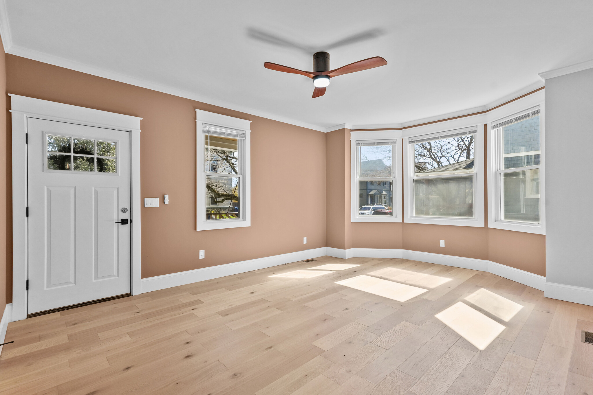 INT. of living room w/o furnishings - 20 Summer St