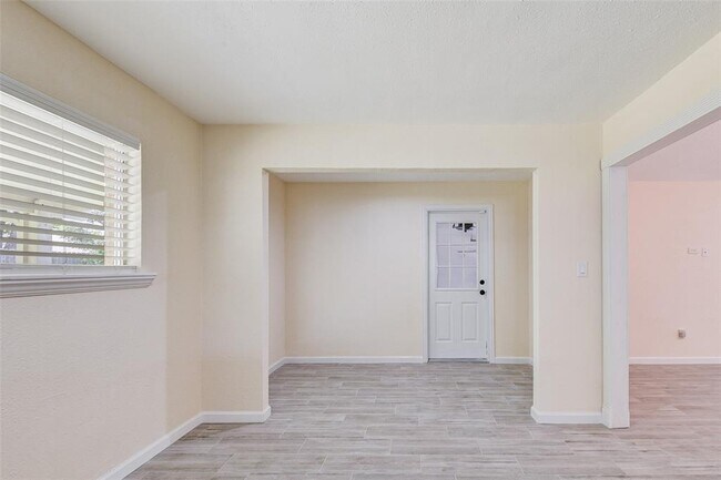 Building Photo - 10526 Huntington Way Dr