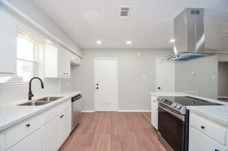 Building Photo - 123 Cypress Ln