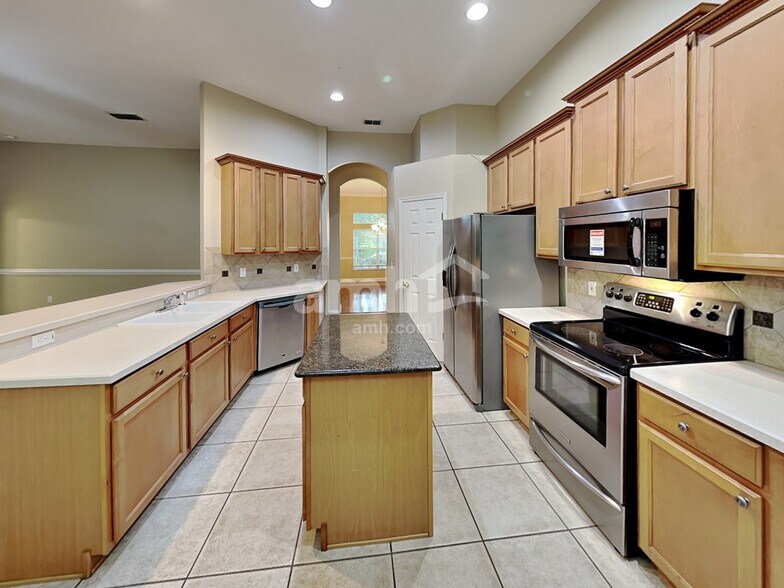 Building Photo - 883 Moonluster Dr
