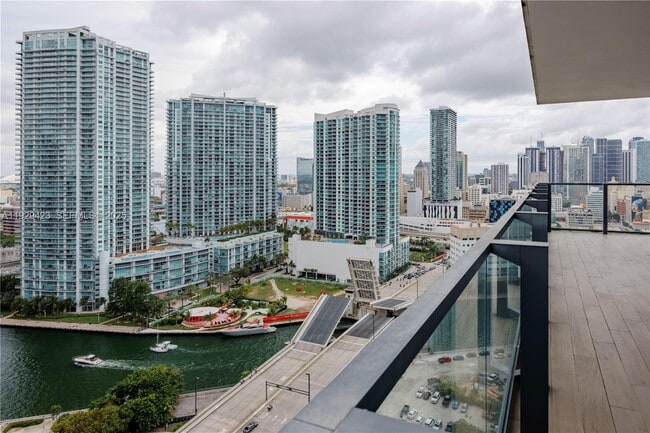 Building Photo - 68 SE 6th St