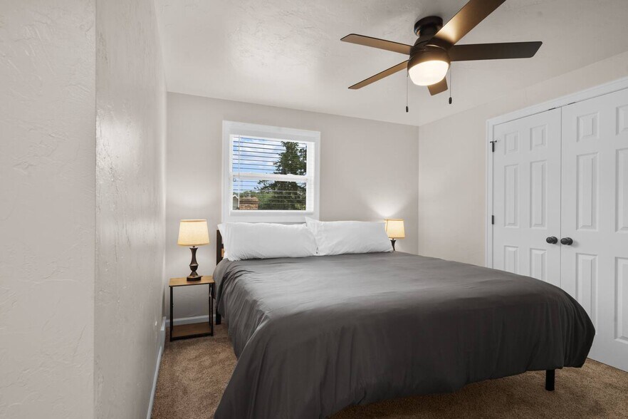 Building Photo - 2596 Parkwood Dr