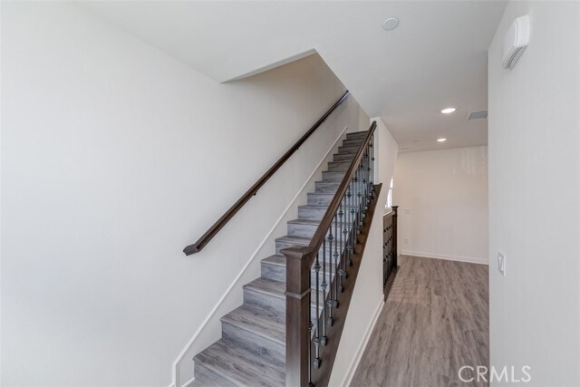 Building Photo - 9124 Huntington Dr