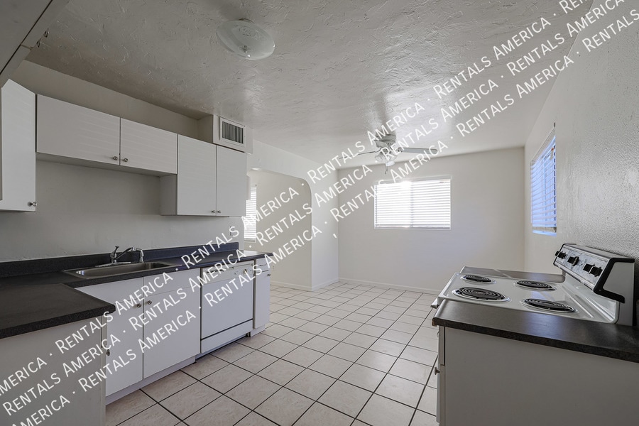 Building Photo - 8835 N 28th Ave