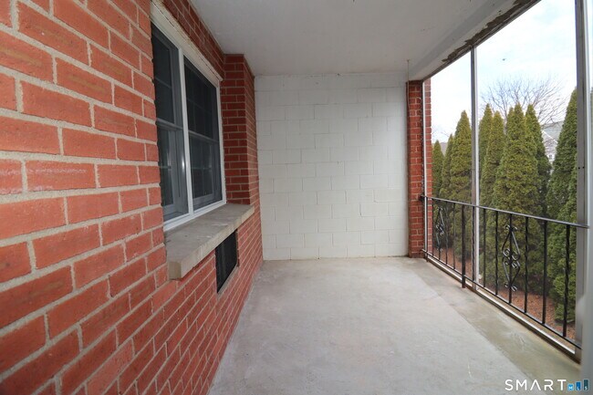 Building Photo - 185 Melba St