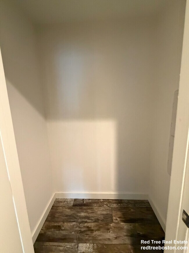 Building Photo - 11 Alder St