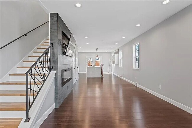 Building Photo - Bright 3-Bedroom Home in Mount Washington,...