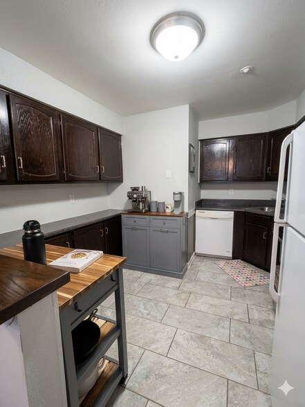 Building Photo - 1006 Centurion Ln