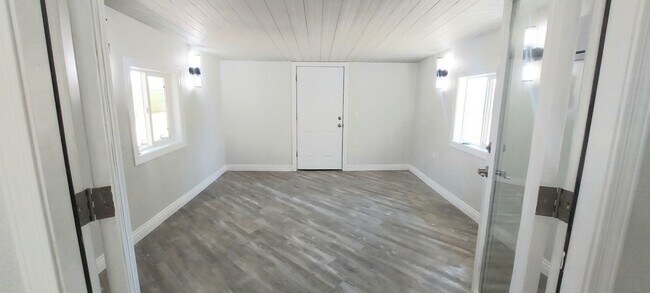 Building Photo - * UTILITIES INCLUDED * TOTALLY REMODELED 2X2
