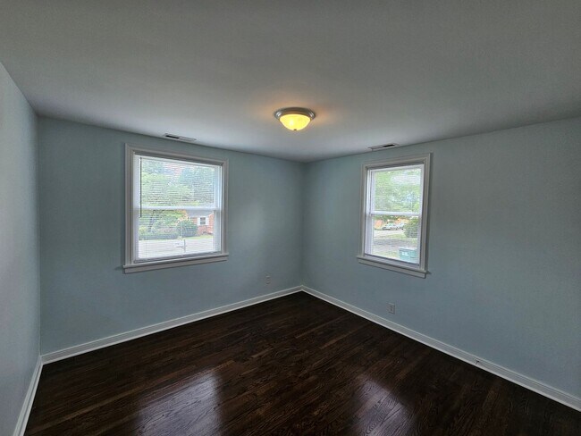 Building Photo - Newly Renovated 3BR/1BA Home - West End - ...