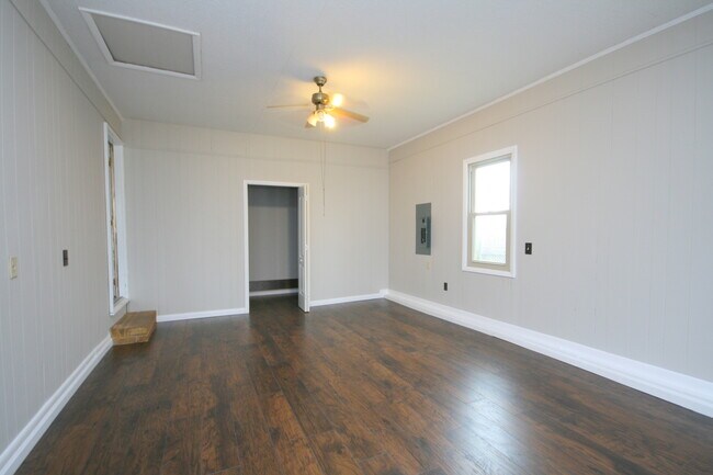 Building Photo - 6206 NW Angus Cir