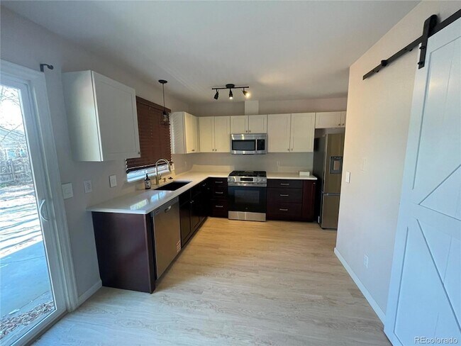 Building Photo - 2318 Lincoln St